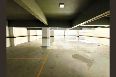 Garagem de apartamento para alugar com 3 quartos, 70m² em Itapoã, Belo Horizonte
