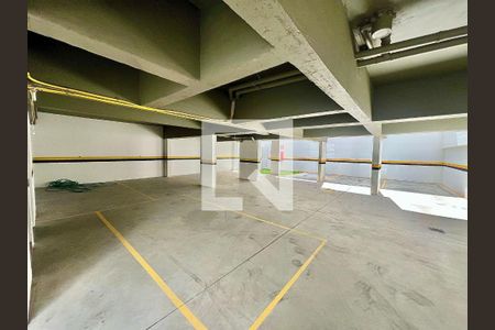 Garagem de apartamento para alugar com 3 quartos, 70m² em Itapoã, Belo Horizonte