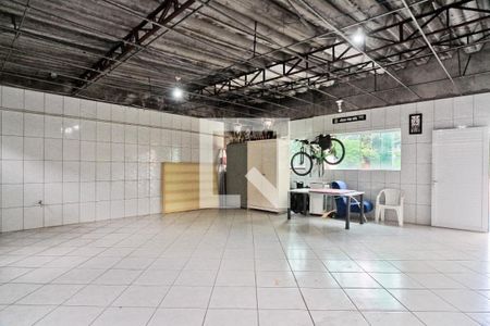 Garagem de casa à venda com 4 quartos, 336m² em Parque Peruche, São Paulo
