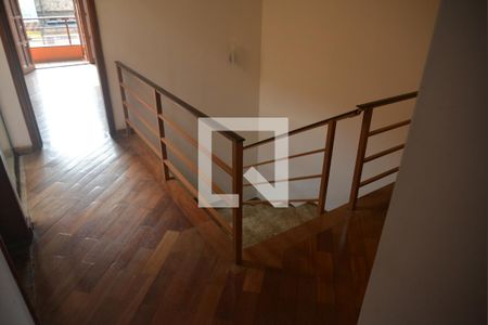 Escada de casa à venda com 3 quartos, 236m² em Vila Valparaíso, Santo André