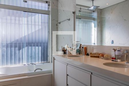 Banheiro - Quarto 1 de casa à venda com 4 quartos, 420m² em Belvedere, Belo Horizonte