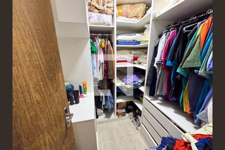Closet de casa à venda com 3 quartos, 80m² em Eldorado, Contagem