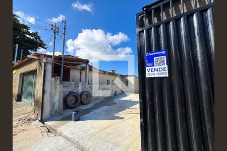 plaquinha instalada de casa à venda com 3 quartos, 80m² em Eldorado, Contagem