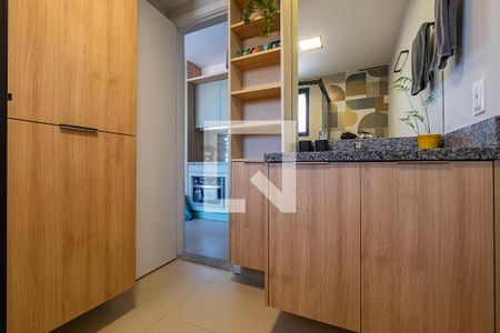 Banheiro de kitnet/studio para alugar com 1 quarto, 32m² em Pinheiros, São Paulo