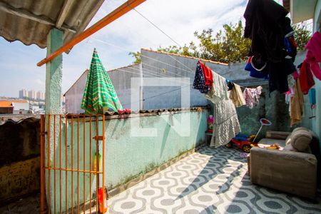 Edícula - Quintal de casa à venda com 2 quartos, 220m² em Vila Guarará, Santo André