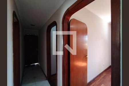 Corredor  de apartamento à venda com 3 quartos, 188m² em Campestre, Santo André