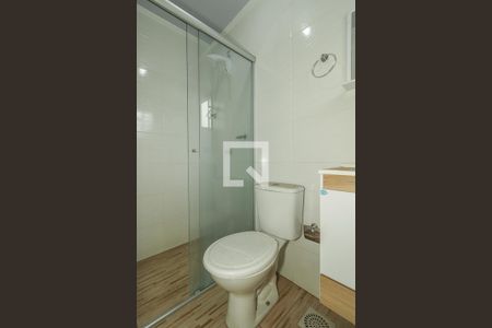 Banheiro de apartamento para alugar com 1 quarto, 55m² em Humaitá, Porto Alegre