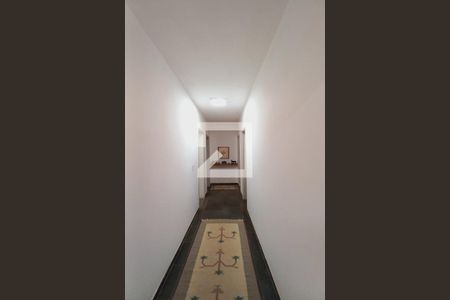 Corredor de casa para alugar com 3 quartos, 450m² em Jardim Itamarati, Campinas