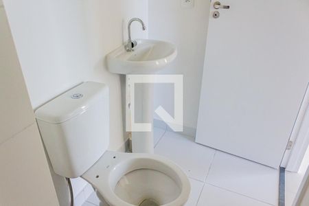 Banheiro de apartamento à venda com 2 quartos, 35m² em Parque Industrial Tomas Edson, São Paulo