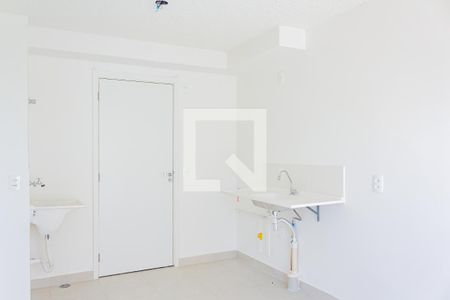 Sala/Cozinha de apartamento à venda com 2 quartos, 35m² em Parque Industrial Tomas Edson, São Paulo