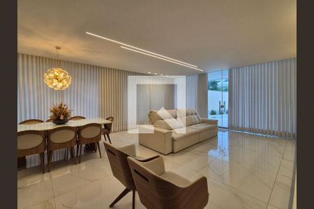 Sala de casa de condomínio à venda com 3 quartos, 350m² em Recreio dos Bandeirantes, Rio de Janeiro