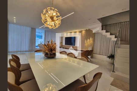 Sala de casa de condomínio à venda com 3 quartos, 350m² em Recreio dos Bandeirantes, Rio de Janeiro