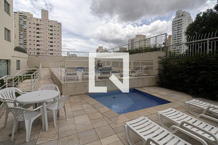 Piscina de apartamento para alugar com 2 quartos, 65m² em Vila Gumercindo, São Paulo