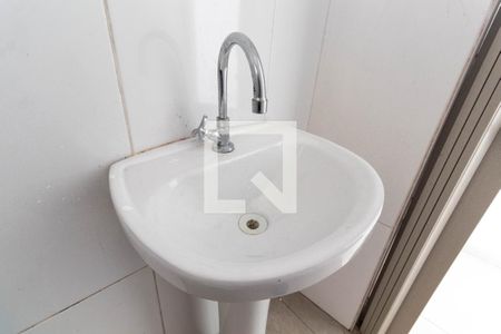 Banheiro de casa para alugar com 1 quarto, 25m² em Vila Franci, São Paulo