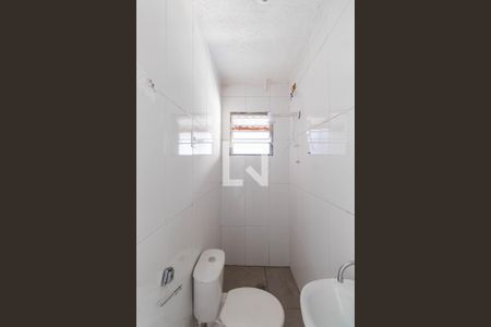 Banheiro de casa para alugar com 1 quarto, 25m² em Vila Franci, São Paulo