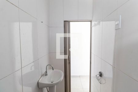 Banheiro de casa para alugar com 1 quarto, 25m² em Vila Franci, São Paulo