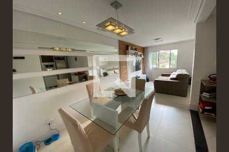 Sala de casa de condomínio para alugar com 3 quartos, 120m² em Rio Cotia, Cotia