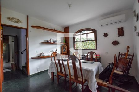 Sala de casa à venda com 3 quartos, 216m² em Maria Paula, Niterói
