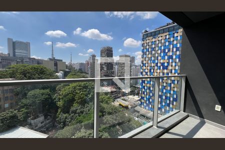 Varanda de kitnet/studio para alugar com 1 quarto, 28m² em Pinheiros, São Paulo