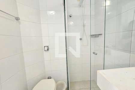 Banheiro da Suíte 1 de apartamento para alugar com 3 quartos, 210m² em Balneario Cidade Atlantica, Guarujá