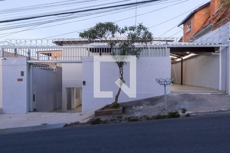 Fachada de casa à venda com 5 quartos, 360m² em Etelvina Carneiro, Belo Horizonte