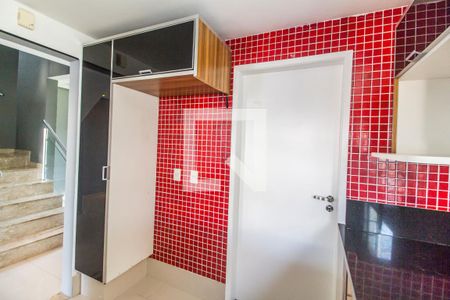 Cozinha de casa de condomínio à venda com 3 quartos, 160m² em Tamboré, Santana de Parnaíba