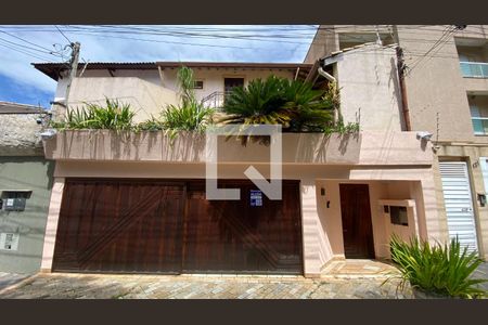 Fachada de casa à venda com 4 quartos, 317m² em Vila Guiomar, Santo André