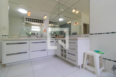 Banheiro da Suíte 1 de casa à venda com 4 quartos, 618m² em Bairro das Palmeiras, Campinas