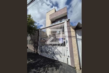 Fachada de casa à venda com 3 quartos, 255m² em Vila Curuçá, Santo André