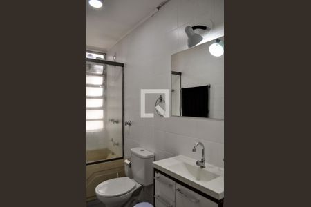 Banheiro de apartamento à venda com 2 quartos, 63m² em Menino Deus, Porto Alegre