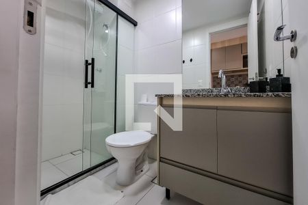 Banheiro de kitnet/studio para alugar com 1 quarto, 25m² em Vila Firmiano Pinto, São Paulo