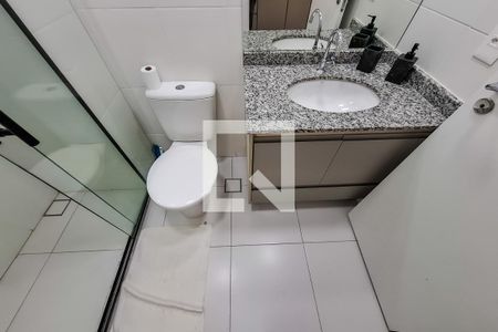 Banheiro de kitnet/studio para alugar com 1 quarto, 25m² em Vila Firmiano Pinto, São Paulo