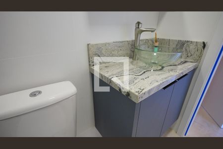 Banheiro de kitnet/studio para alugar com 1 quarto, 40m² em Cacupé, Florianópolis