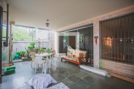 Casa à venda com 300m², 3 quartos e 3 vagasGaragem