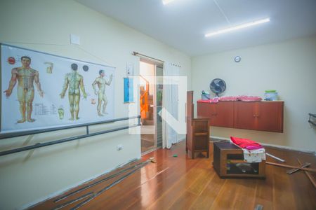Casa à venda com 300m², 3 quartos e 3 vagasQuarto de Serviço
