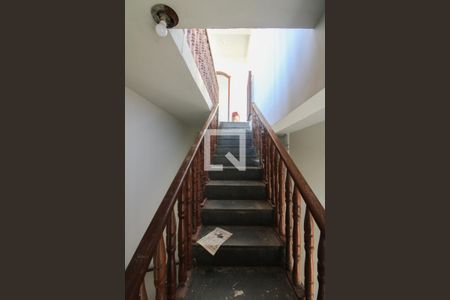 Escada de casa à venda com 4 quartos, 280m² em Floramar, Belo Horizonte