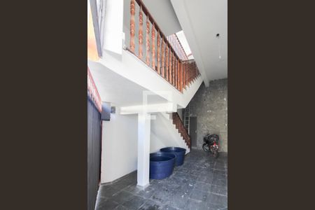 Escada de casa à venda com 4 quartos, 280m² em Floramar, Belo Horizonte