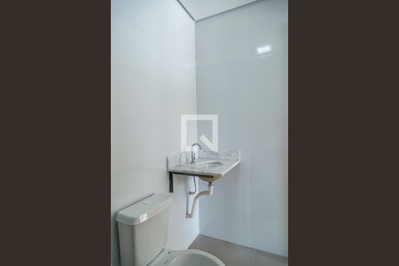 Banheiro de kitnet/studio para alugar com 1 quarto, 24m² em Vila Monte Alegre, São Paulo