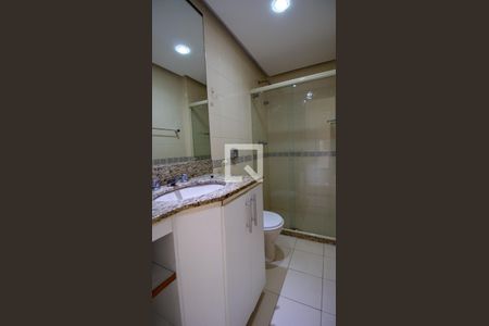 Banheiro da Suíte 1 de casa de condomínio para alugar com 4 quartos, 110m² em Vargem Pequena, Rio de Janeiro
