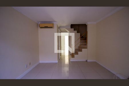Sala de casa de condomínio para alugar com 4 quartos, 110m² em Vargem Pequena, Rio de Janeiro