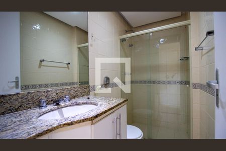 Banheiro da Suíte 1 de casa de condomínio para alugar com 4 quartos, 110m² em Vargem Pequena, Rio de Janeiro