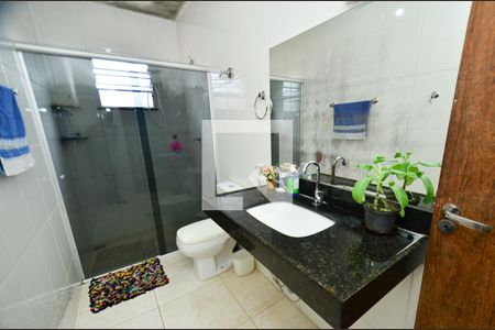 Banheiro social de casa à venda com 4 quartos, 267m² em Fernão Dias, Belo Horizonte