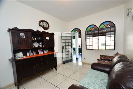 Sala de estar de casa à venda com 4 quartos, 267m² em Fernão Dias, Belo Horizonte
