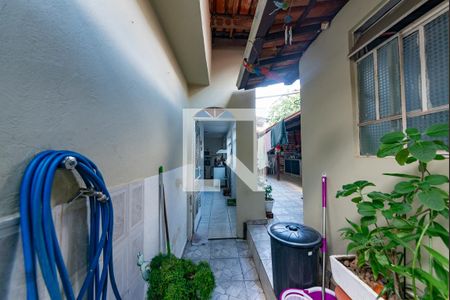 Área externa de casa à venda com 3 quartos, 200m² em Barreiro, Belo Horizonte