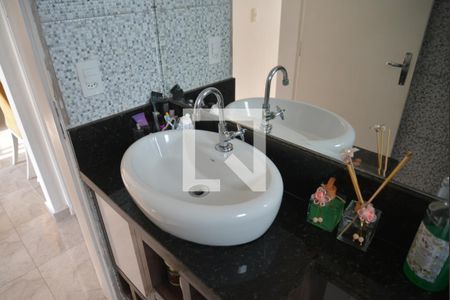 Banheiro de apartamento para alugar com 3 quartos, 60m² em Parque Bandeirante, Santo André