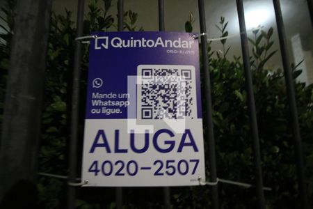 Fachada e Placa de apartamento à venda com 1 quarto, 50m² em Penha, Rio de Janeiro
