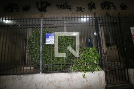 Fachada e Placa de apartamento à venda com 1 quarto, 50m² em Penha, Rio de Janeiro