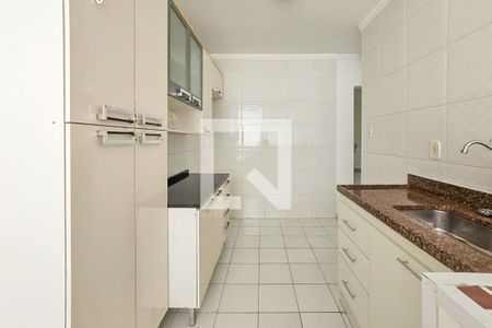Cozinha de apartamento para alugar com 1 quarto, 56m² em Jardim Las Palmas, Guarujá