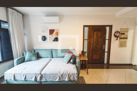 Sala de casa à venda com 4 quartos, 211m² em Jardim Rossin, São Paulo