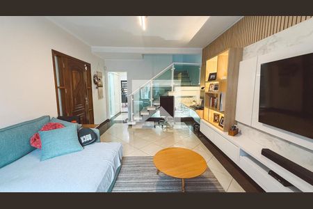 Sala de casa à venda com 4 quartos, 211m² em Jardim Rossin, São Paulo